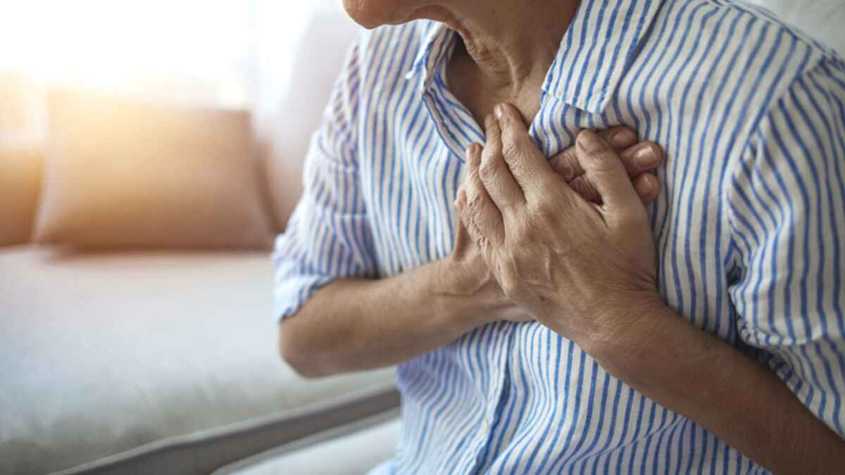 Woman experiences signs of heart attack