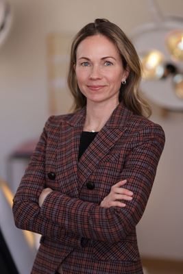 Kathleen C Suozzi